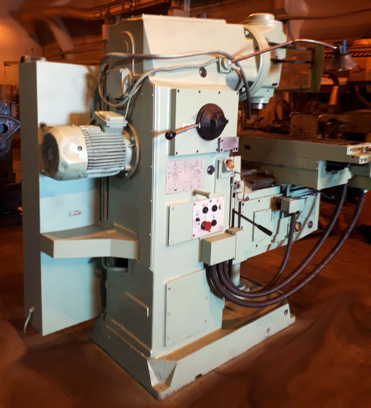 Фото фрезерного верстата 6Д12